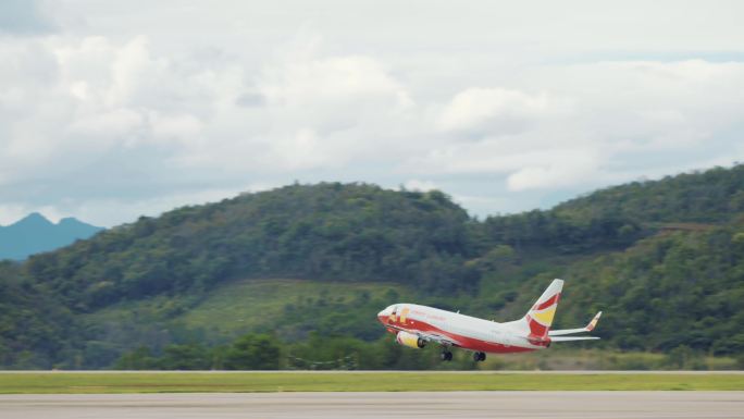 飞机起飞祥鹏航空