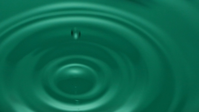 绿色背景精华液滴落1080P