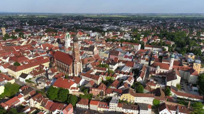 从无人机视角拍摄的巴伐利亚州空中镜头