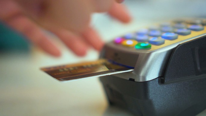 使用信用卡读卡器刷卡消费插卡拔卡付款付钱