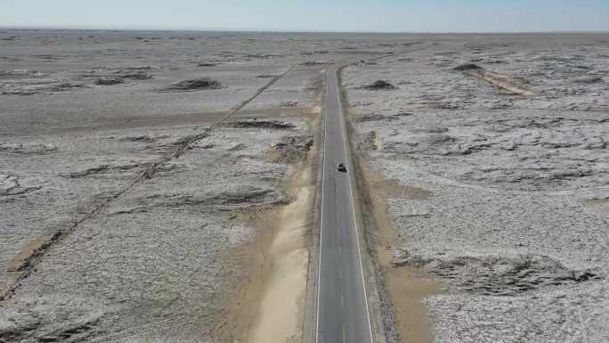 4K航拍新疆盐碱地公路