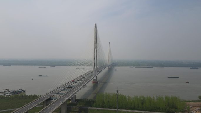 航拍跨江大桥