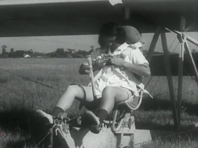 50年代青年试飞滑翔飞机