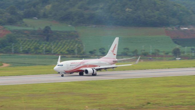 飞机落地瑞丽航空