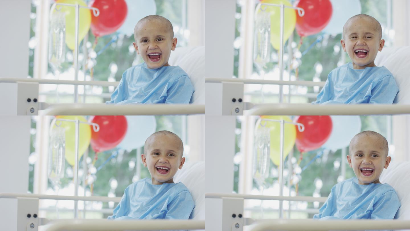 医院里的小男孩在笑