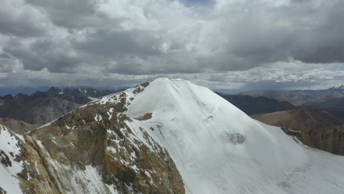 108廓琼岗日雪山山脉雪景