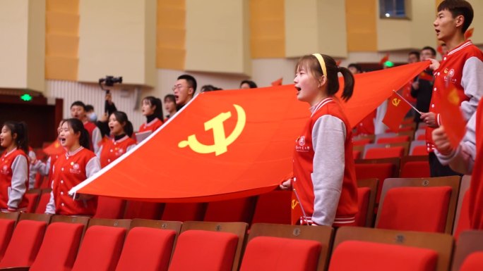 没有共产党就没有新中国，摇旗