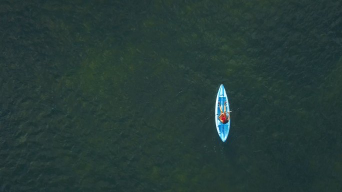 女子皮划艇休闲娱乐冲浪旅游旅行度假大海海