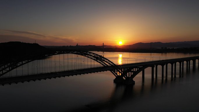 郧阳汉江大桥夕阳
