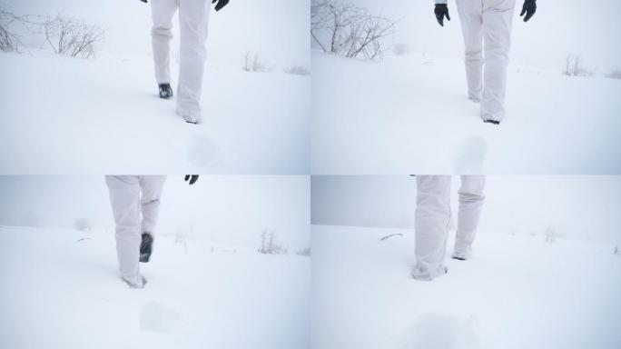 在深雪中行走