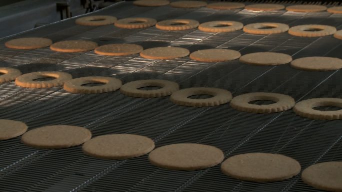 生产线上的饼干
