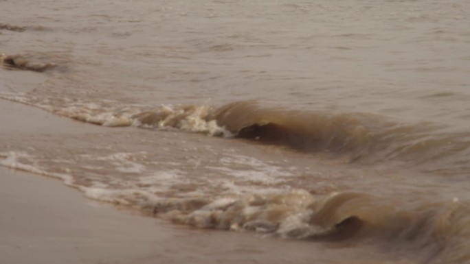 黄河水黄河岸边浪花拍岸