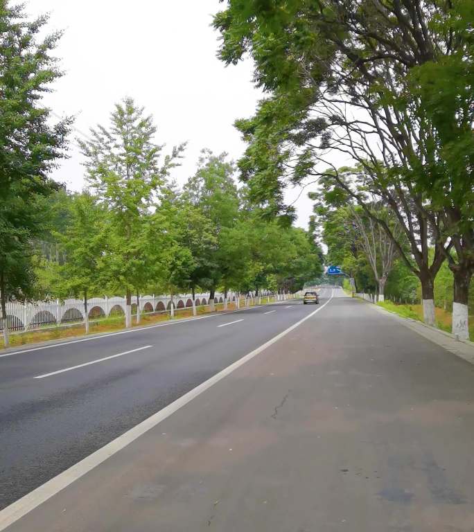 4K拍摄通往十三陵的公路