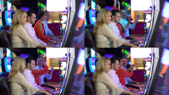 一群人在老虎机上赌博，女人赢了
