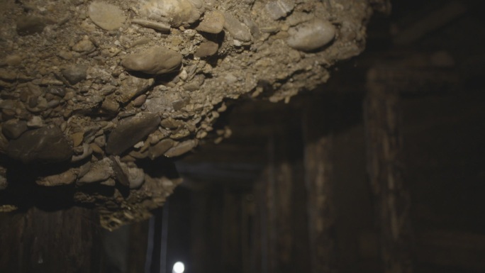 老矿山隧道挖掘银-金属石材
