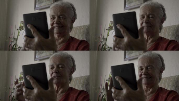 老年人使用手机进行视频通话