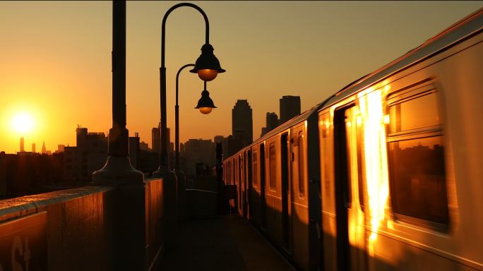 地铁列车夕阳日落复古
