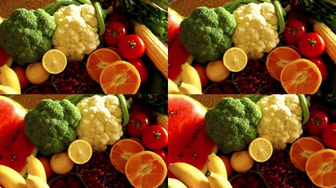 一堆新鲜的水果和蔬菜