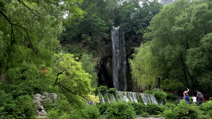 平山沕沕水风景区瀑布