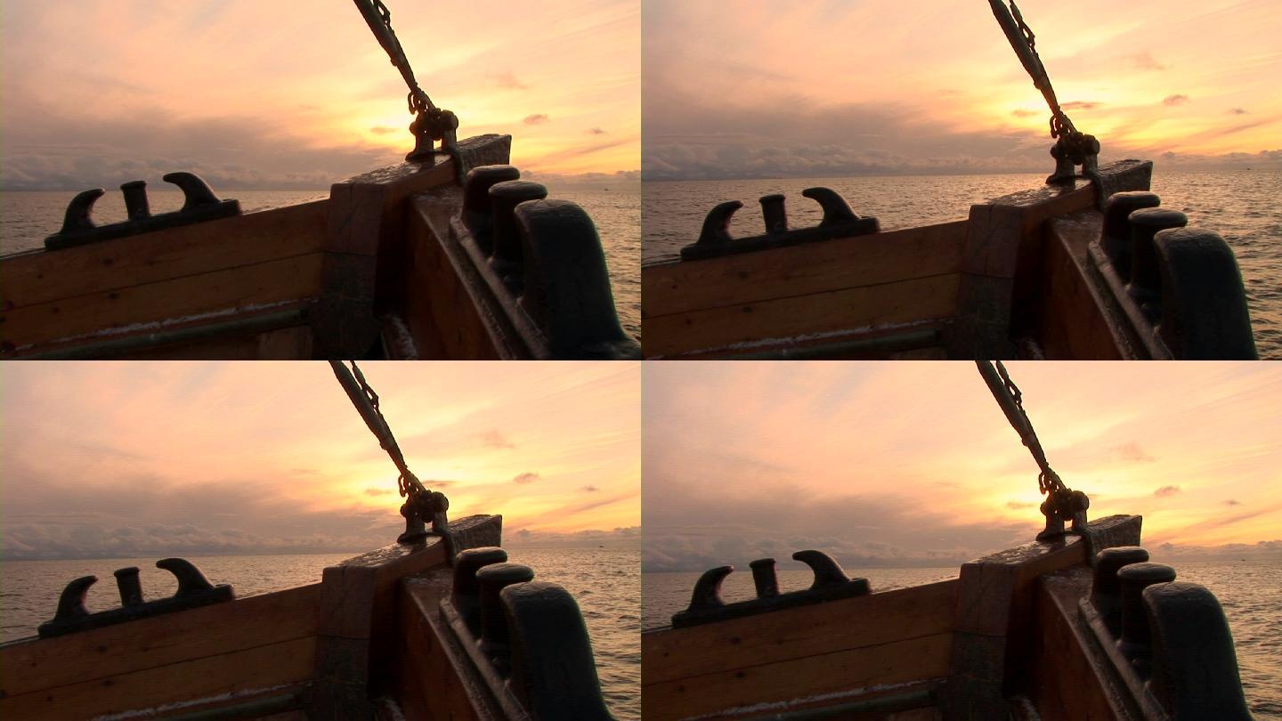 日落时从帆船上俯瞰大海。