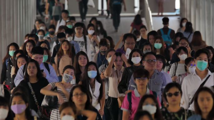 繁忙的上班族人文人流量万家灯火车流量早高