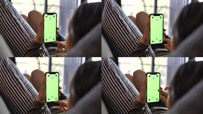 女人躺下使用智能手机绿屏