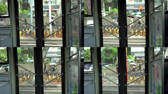 公交车追逐车门街道女生雨伞