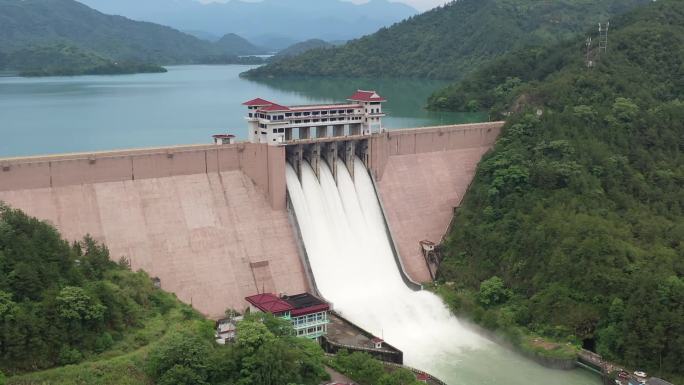 山青水秀大气水库泄洪航拍延时拍摄