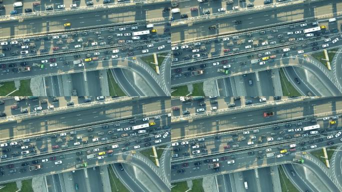 拥堵的交通高峰期城市高架桥车辆