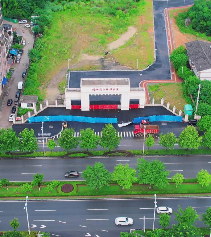 桂林电子科技大学金鸡岭校区新校门竖拍