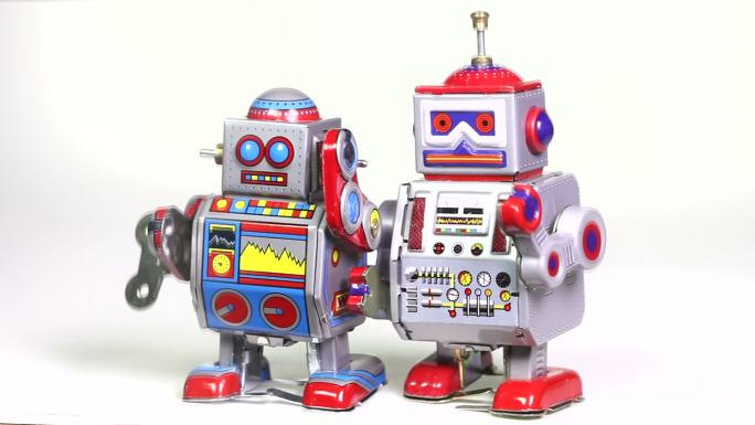 两个复古玩具机器人