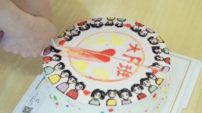 老师切毕业蛋糕