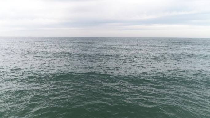 海浪云天际线实拍海水航拍水