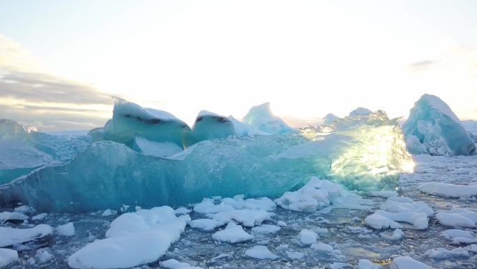 4K冰岛冰河湖航拍逆光低角度