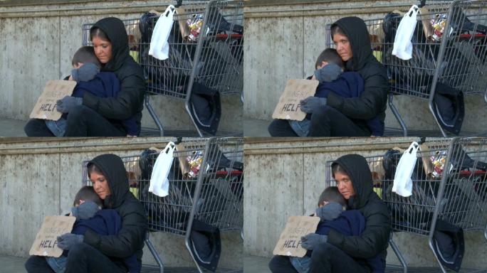 无家可归的女人抱着儿子乞讨