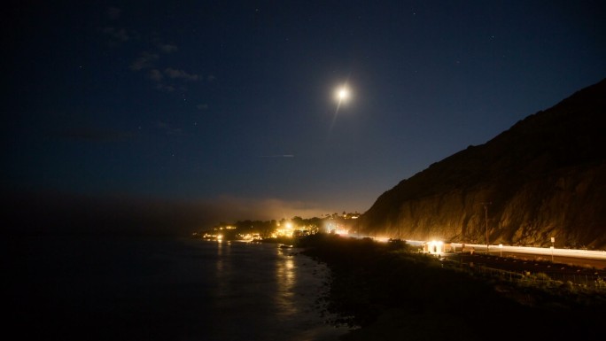 晚上沿着太平洋海岸公路拍摄的。