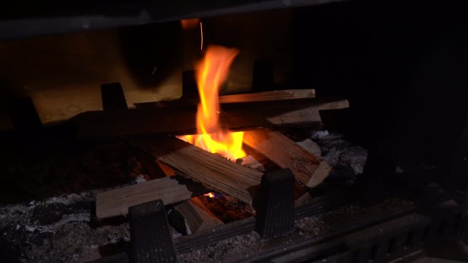 【4K高清原创】壁炉火炉取暖