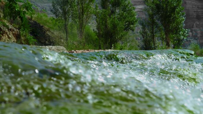 水流泉水山泉矿泉水