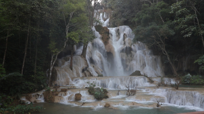 老挝蓝泄湖光西瀑布地面镜头实拍