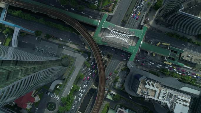 曼谷市鸟瞰交通高架桥十字路口车流忙碌枢纽