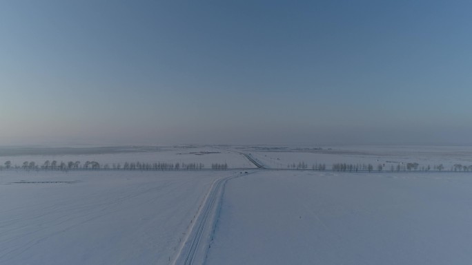 航拍空镜内蒙古冬雪景草原公路地平线