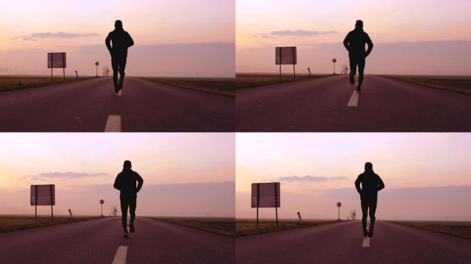 日落时分在乡间小路上慢跑的男子
