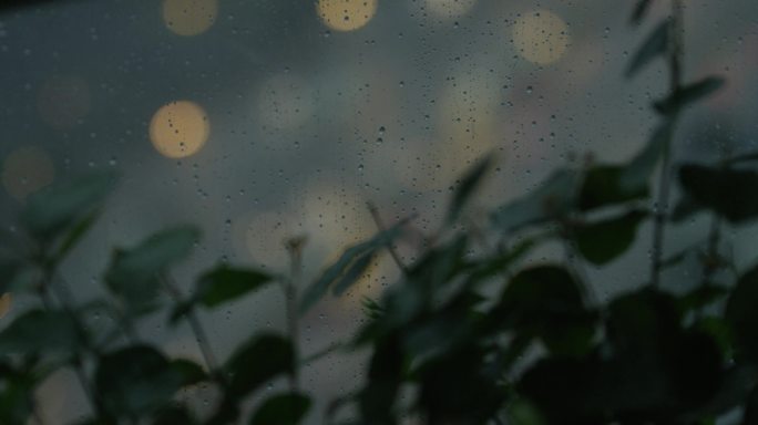 北京下雨，大雨车流，雨中高铁，伤感窗户