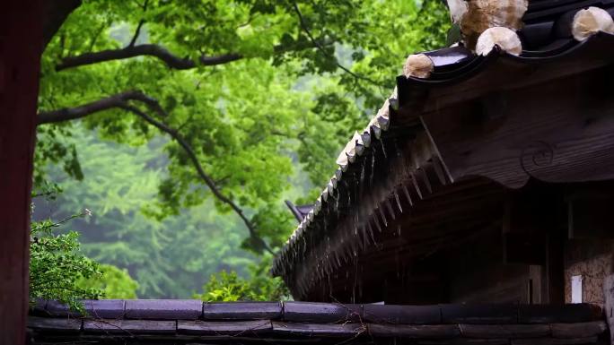 下雨天屋檐滴水安静素材