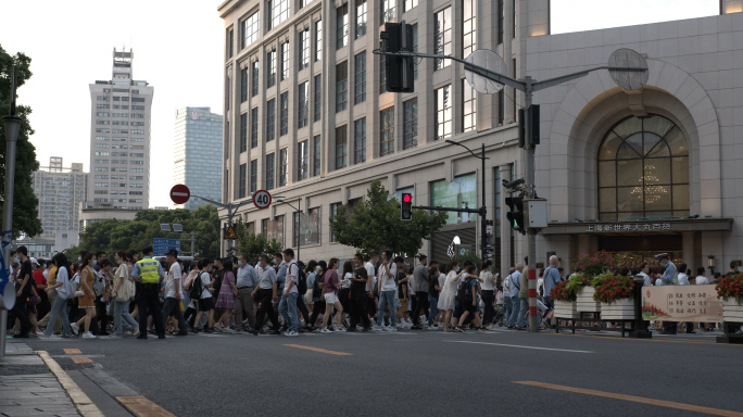 南京路汹涌人流
