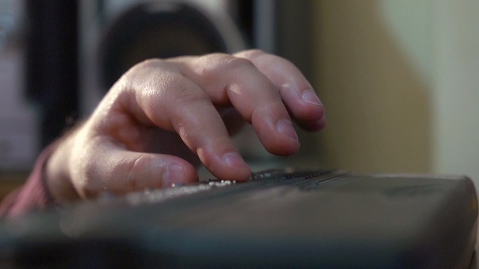 盲人盲文键盘手摸学习残疾人