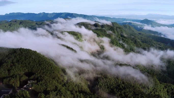 无人机视角下的高山云雾3