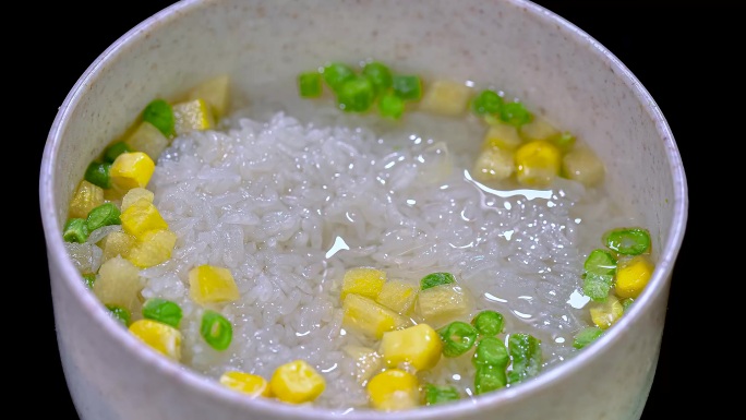 大米米饭拌饭视频素材