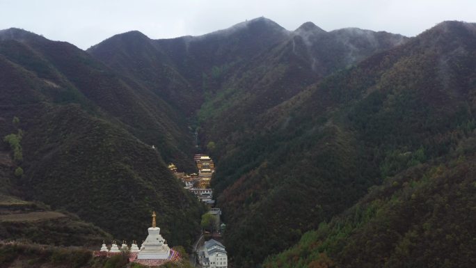 H057航拍群山山沟景区