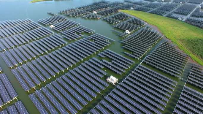 4K航拍新能源太阳能发电站光伏发电